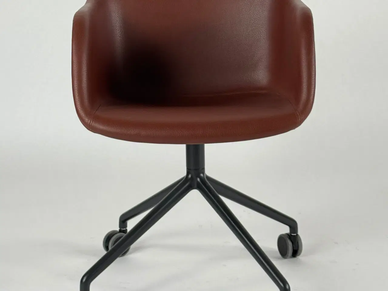 Billede 3 - Muuto Fiber Armchair m. Hjul - Brun/Læder