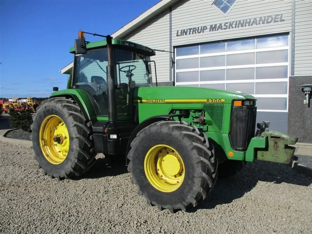 Billede 16 - John Deere 8300 Pæn regulær traktor med rigtig gode dæk på.