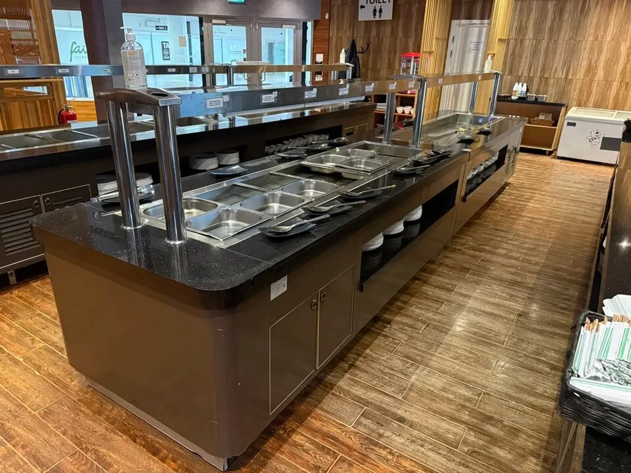 Billede 4 - Buffet med endestykke