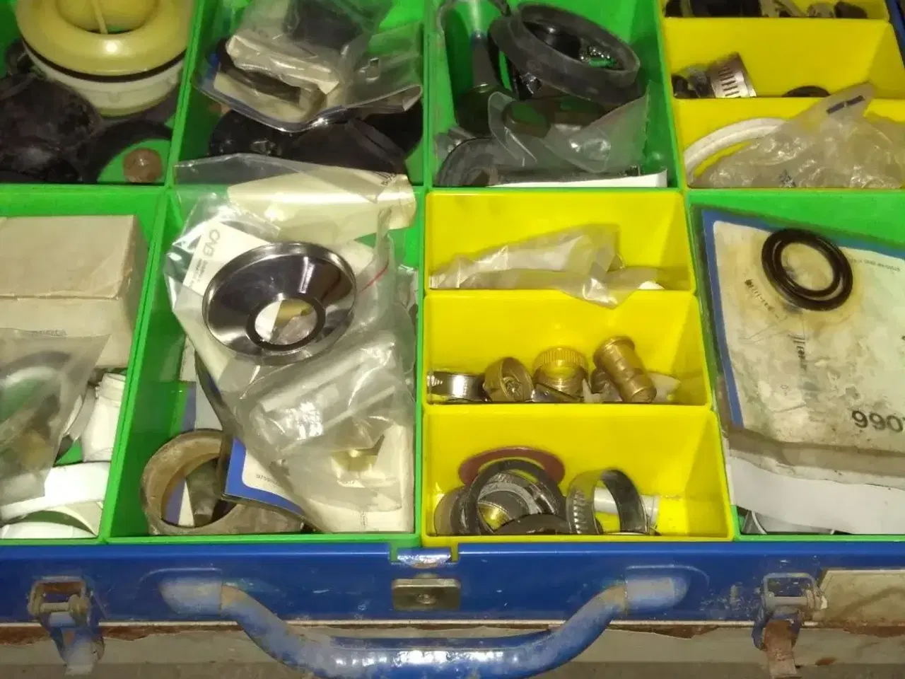 Billede 2 - Skuffe reol med indhold til vvs