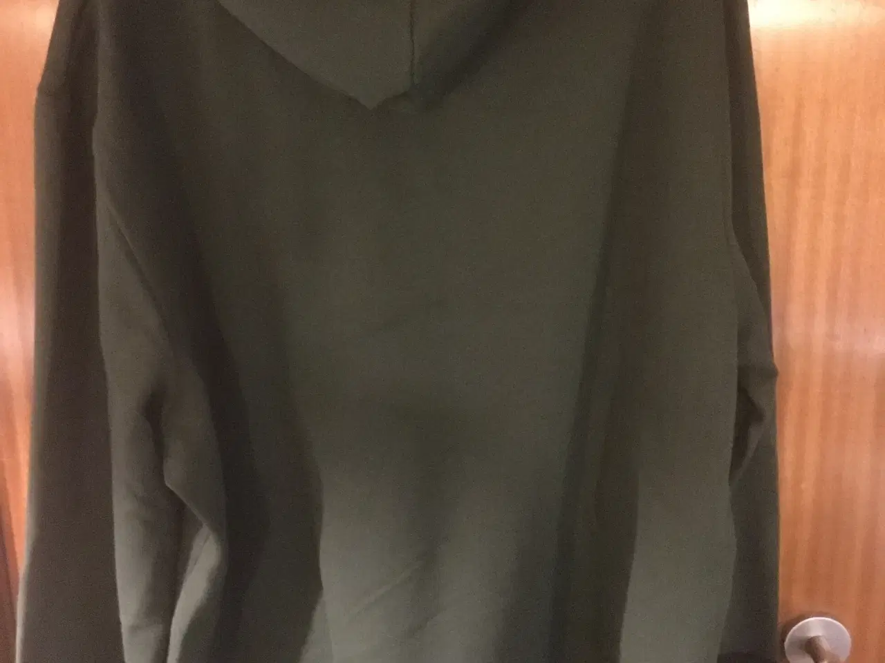 Billede 1 - Olivengrøn Hættetrøje med lomme