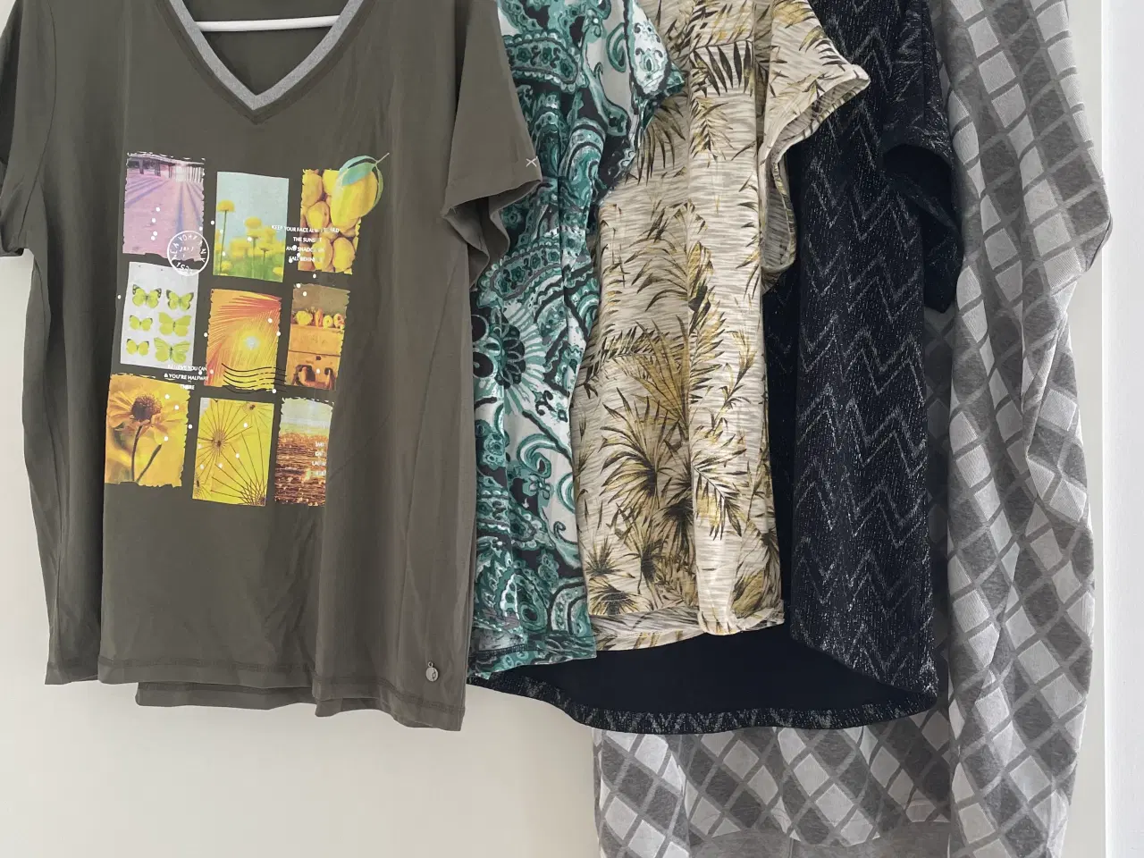 Billede 1 - Bluser med kort ærme XL, 5 stk. (100kr for alle)