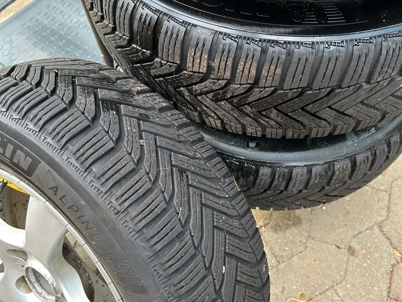 Billede 3 - Vinterdæk 17” Michelin Alpine på alufælge