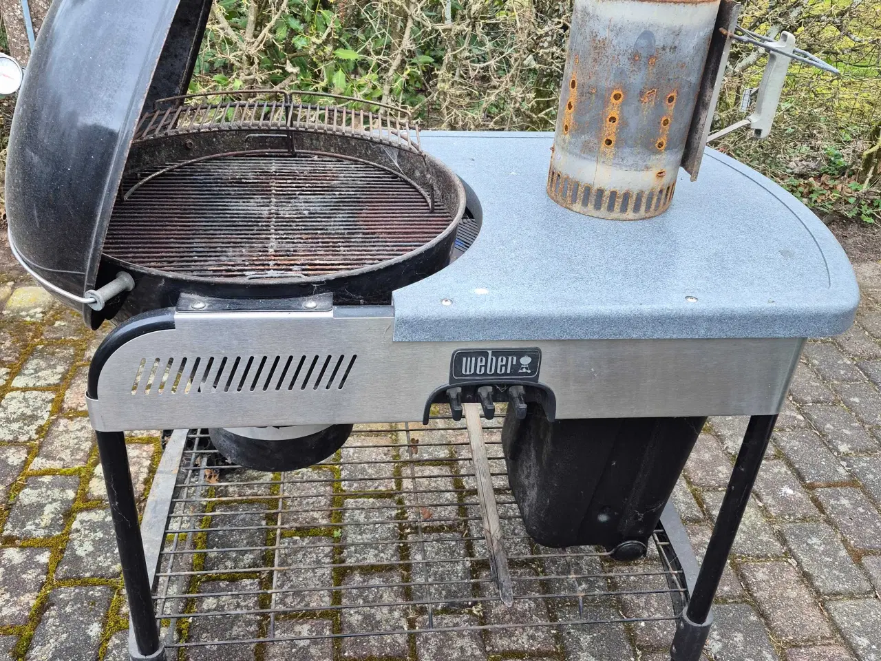 Billede 3 - Fin kuglegrill med meget tilbehør. 