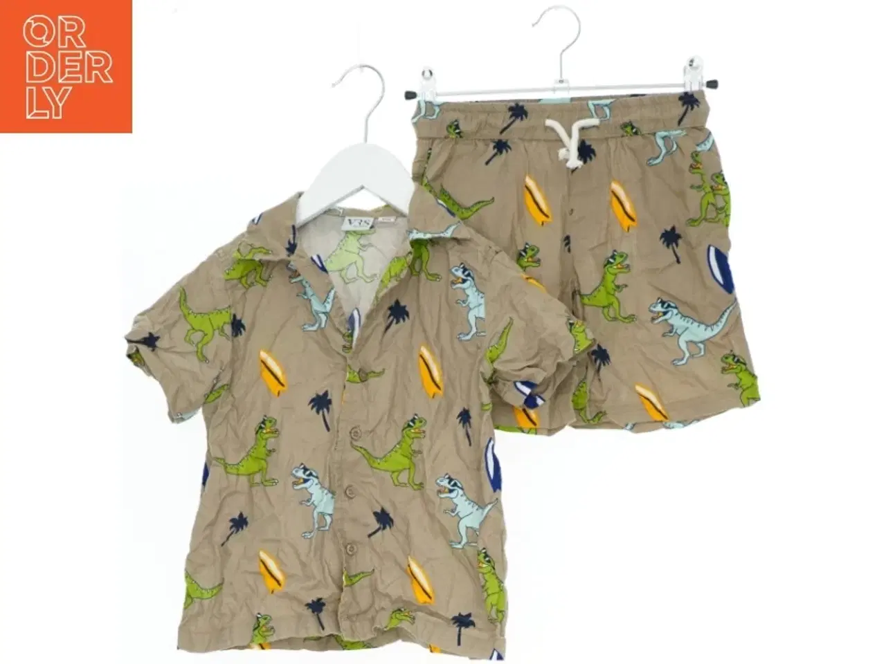Billede 1 - Dinosaur mønstret skjorte og shorts sæt fra VRS (str. 110)