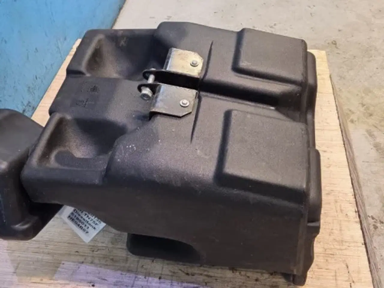 Billede 4 - New Holland TN75F Dieseltank 5195011