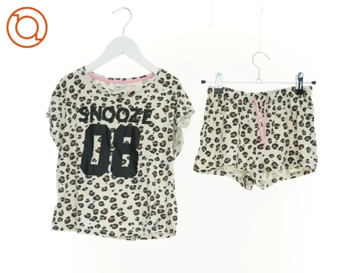 Billede 1 - Sæt, t-shirt og shorts fra H&M (str. 140 cm)