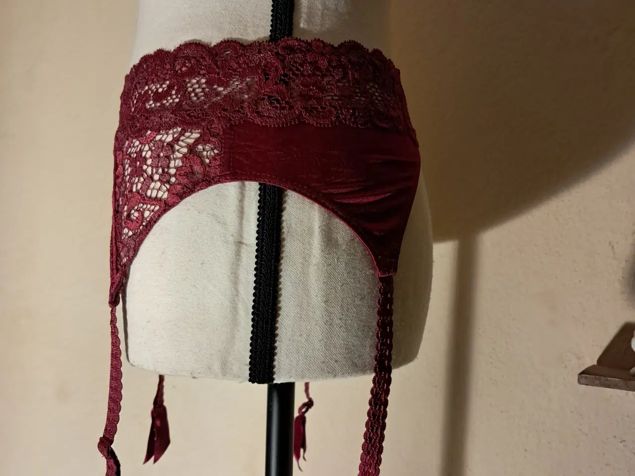 Billede 2 - Chantelle str. 40 strømpeholder