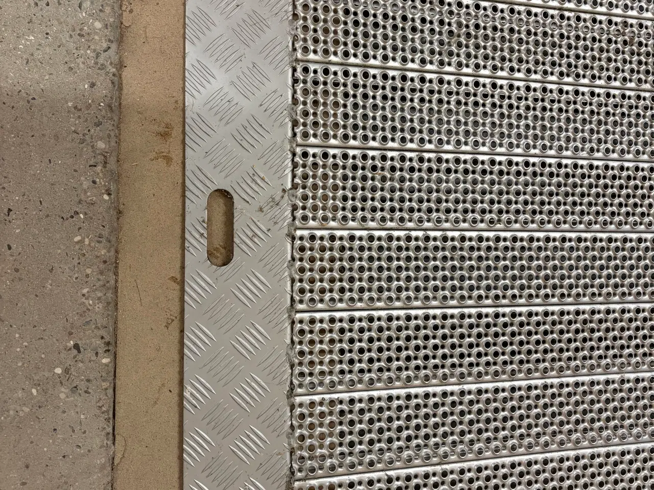 Billede 2 - Kraftig skridsikker kørerampe i alu