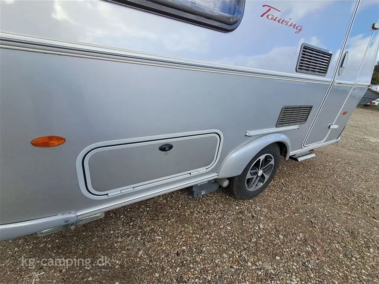 Billede 11 - 2021 - Hymer Touring Triton 420 GT   Super velholdt rejsevogn med TRUMA SX mover