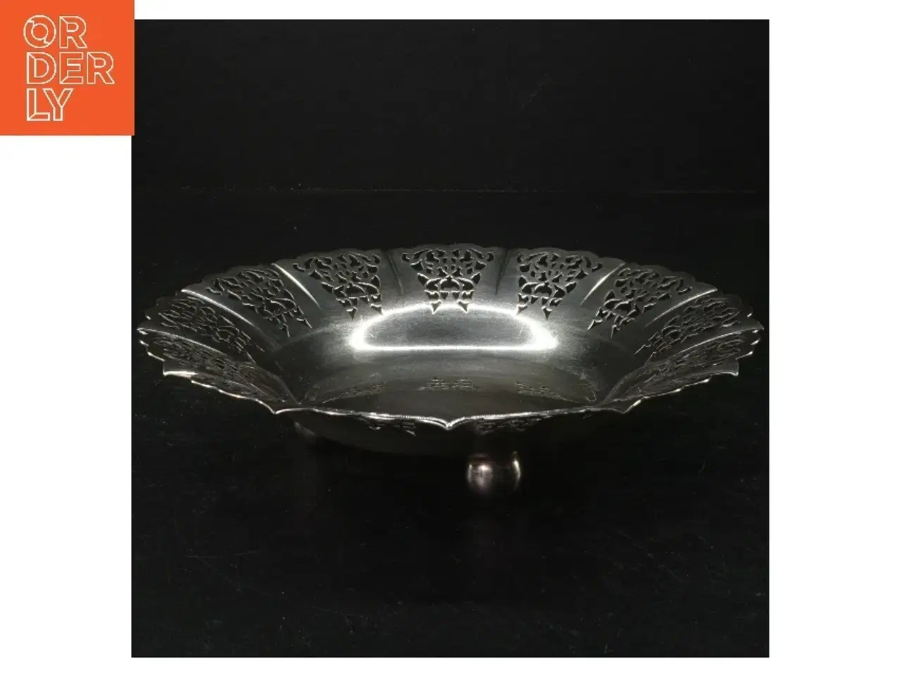 Billede 4 - Sølvfarvet frugtskål med udskæringer (str. 21,5x4,5 cm)