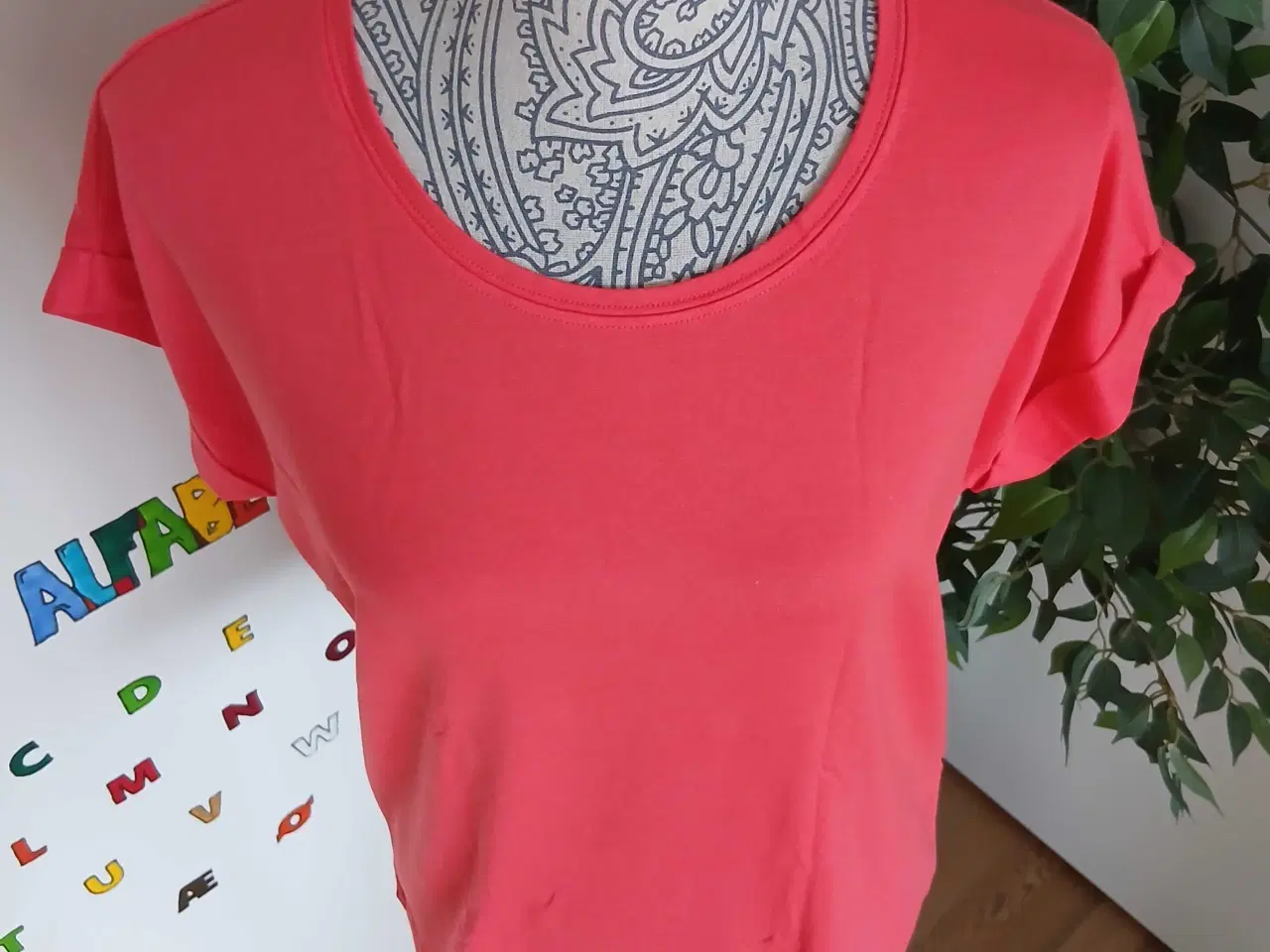 Billede 2 - Top. Only. Small/36