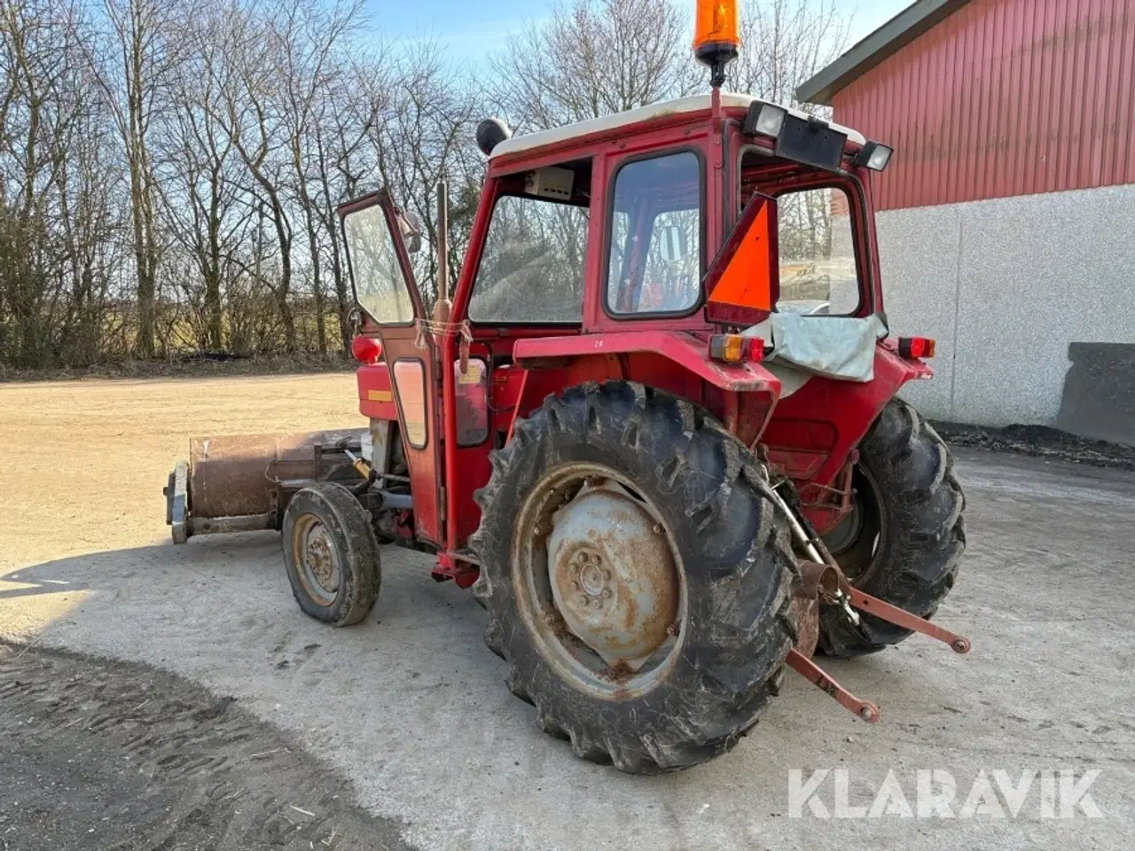 Billede 7 - Traktor Massey Ferguson 135 med fejekost