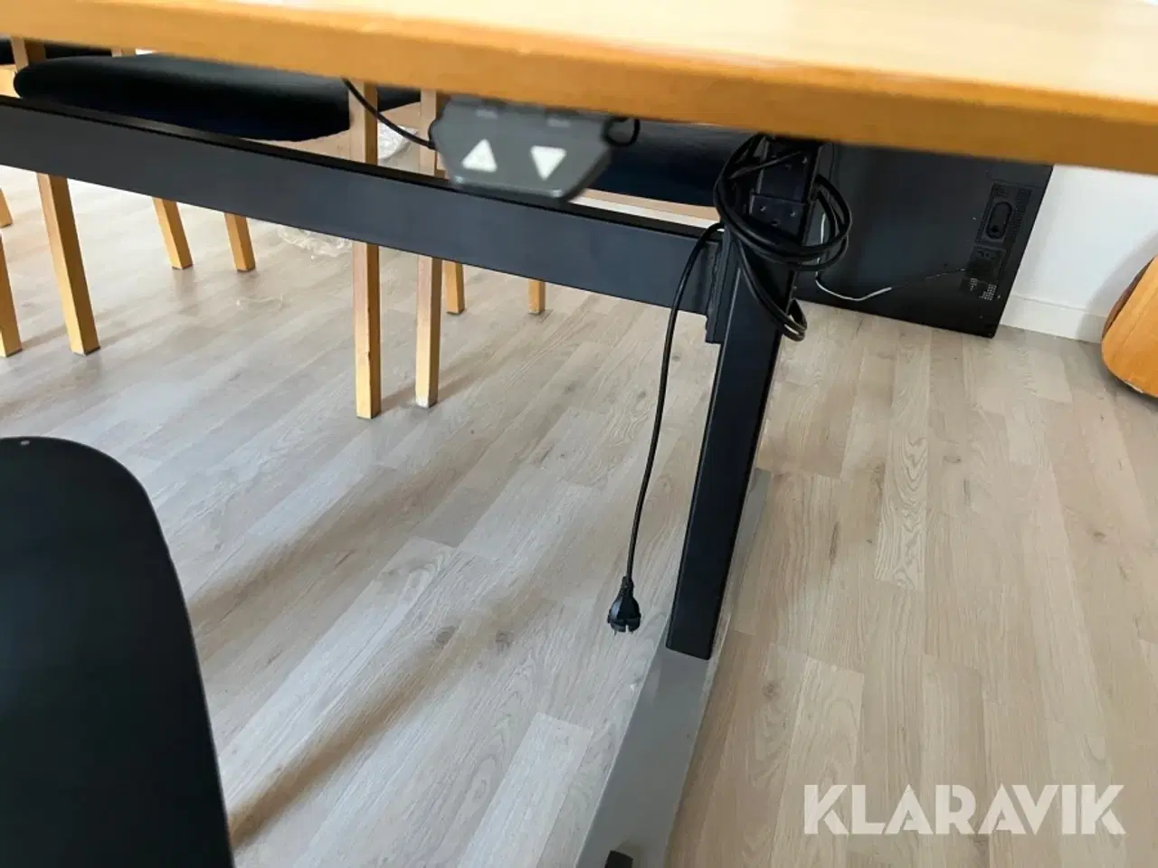 Billede 5 - Bord og 6 stole