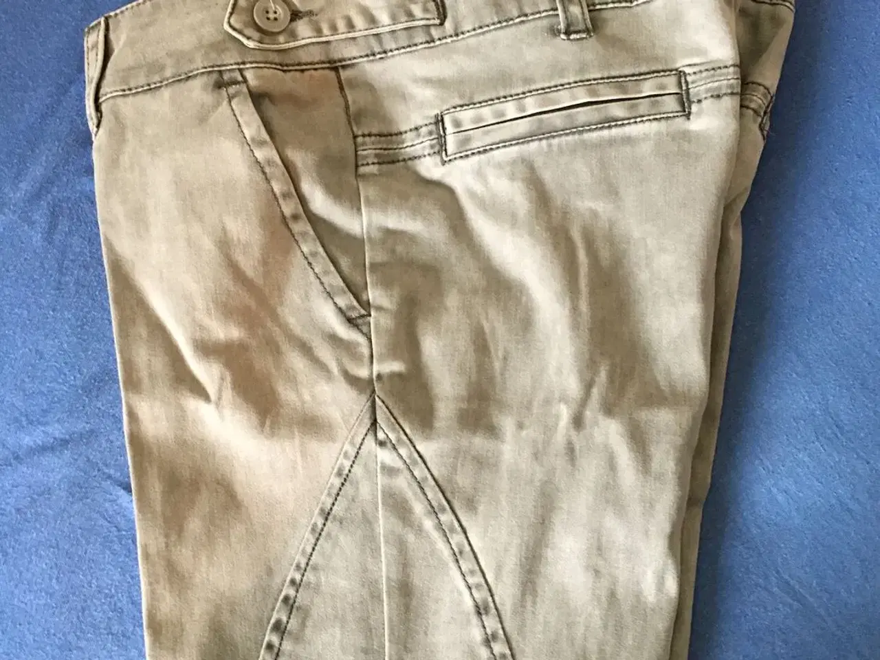 Billede 3 - Grå bukser til salg