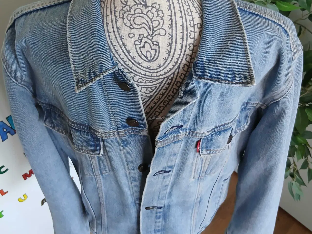 Billede 2 - Levi's jakke. Medium 