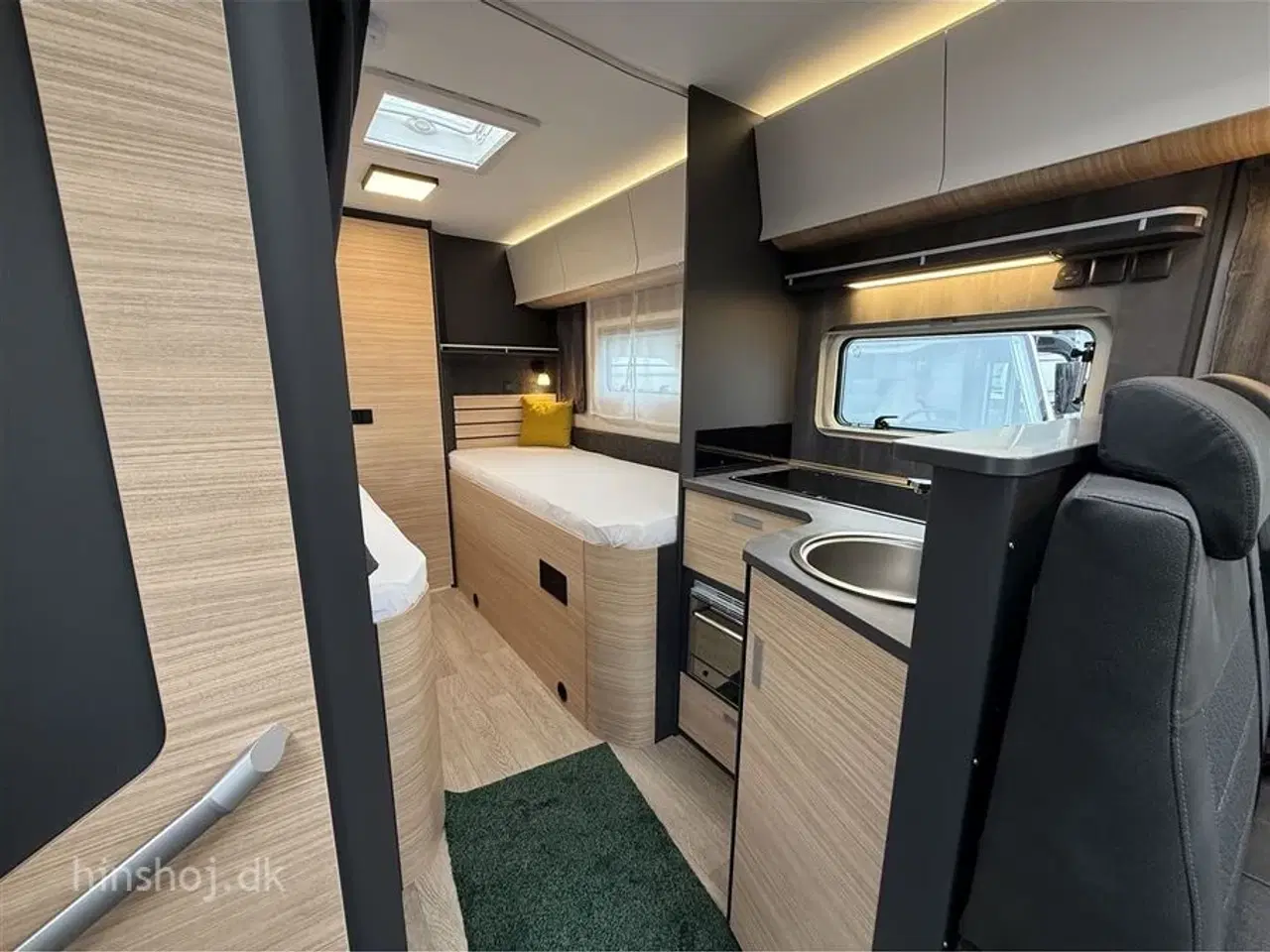 Billede 20 - 2026 - Hobby Maxia T 740 WE Aut.   Lækker Autocamper med lave enkelsenge og stort toiletrum med særskilt brusekabine fra Hinshøj Caravan.