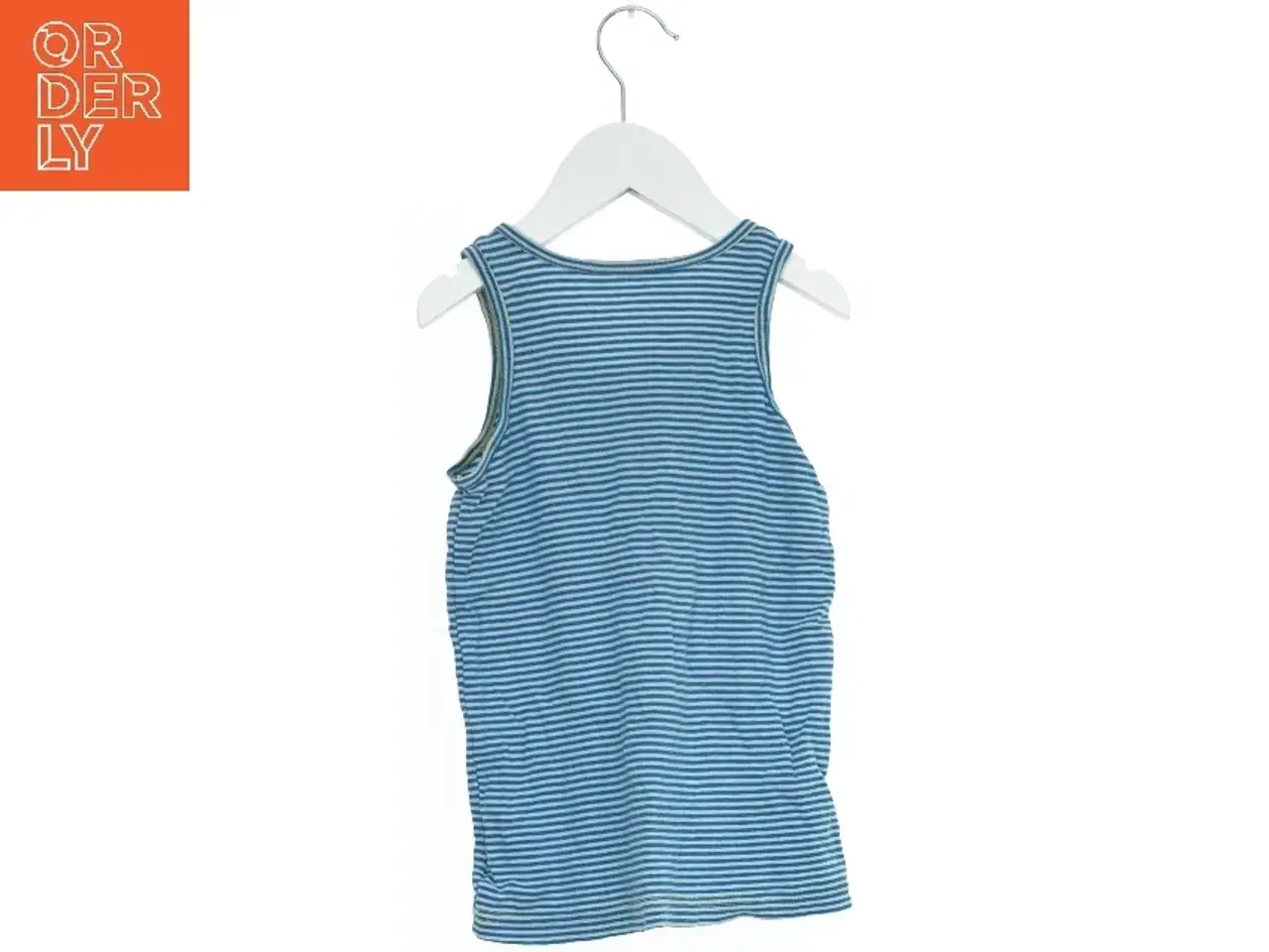 Billede 2 - Blå og hvid stribet tanktop med traktormotiv (str. 116)