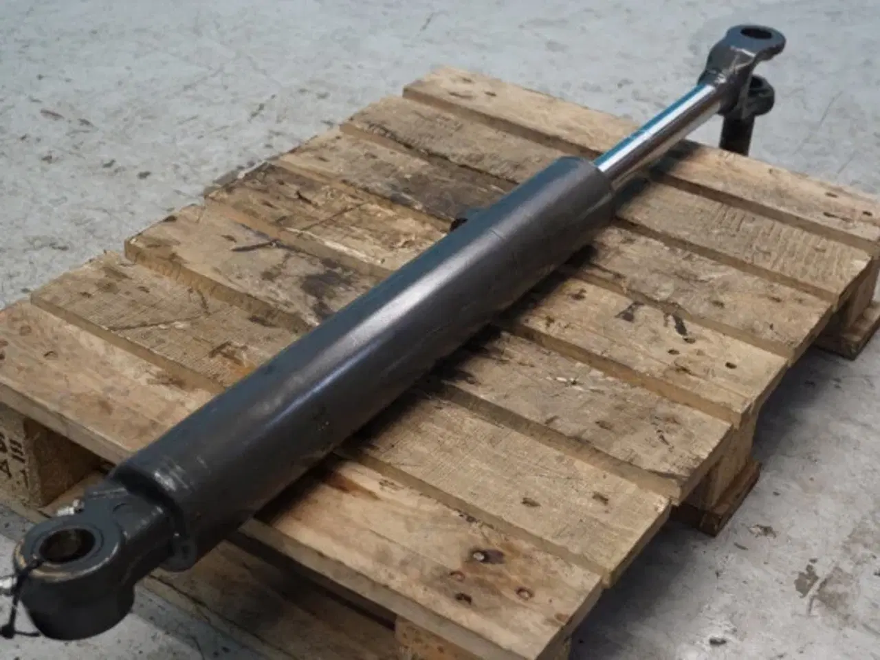 Billede 2 - Case 621D Styrecylinder 87405377