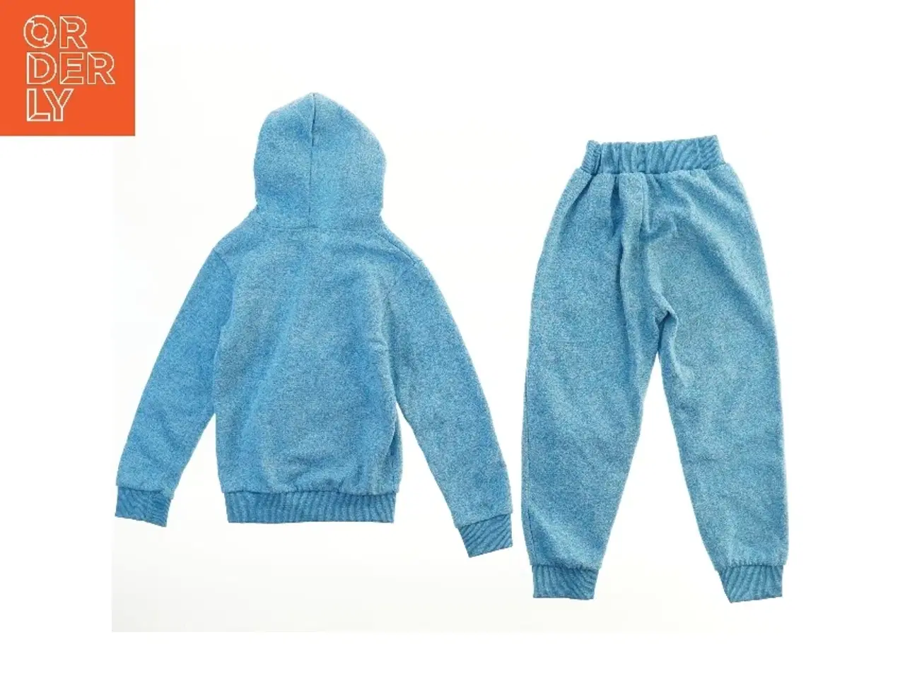 Billede 2 - Joggingtøj med kærlighedsdesign (str. 110)