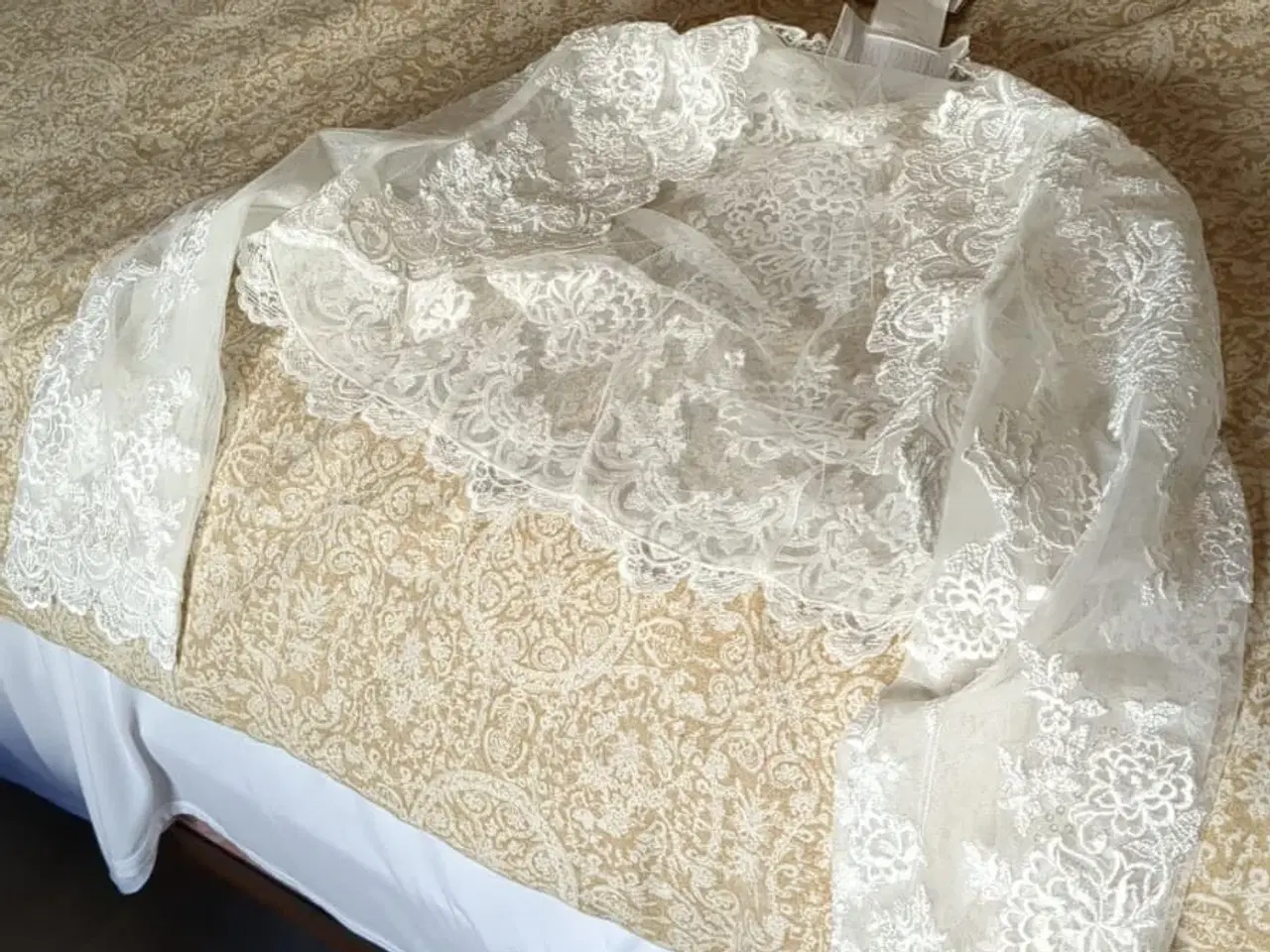 Billede 4 - Smuk brudekjole til salg