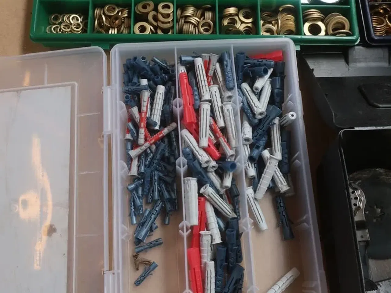 Billede 3 - Bor, hængselsringe og dyvler