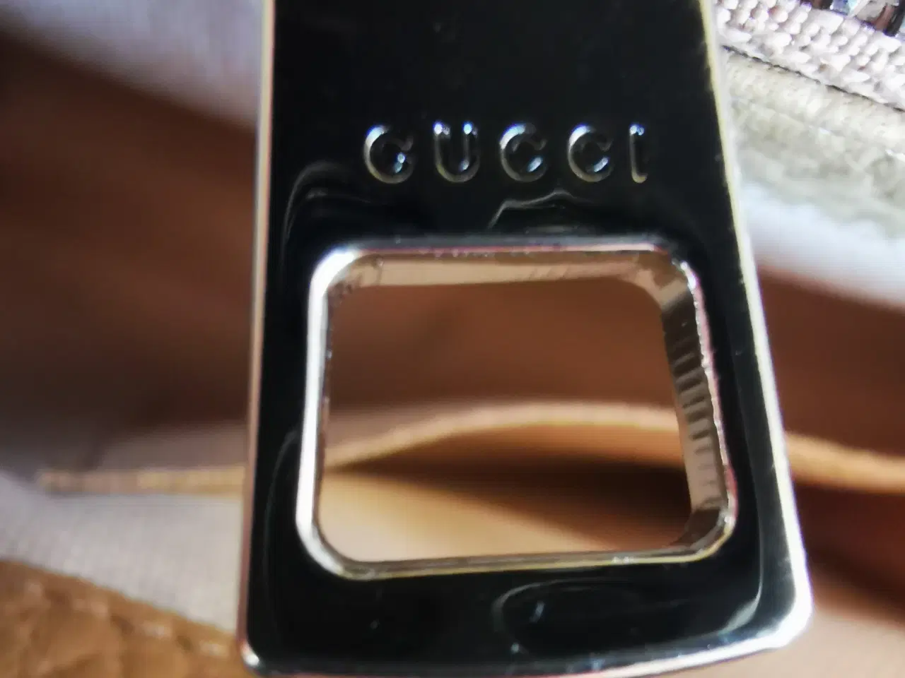 Billede 6 - Sælger en Gucci håndtaske i beige farve. Tasken er