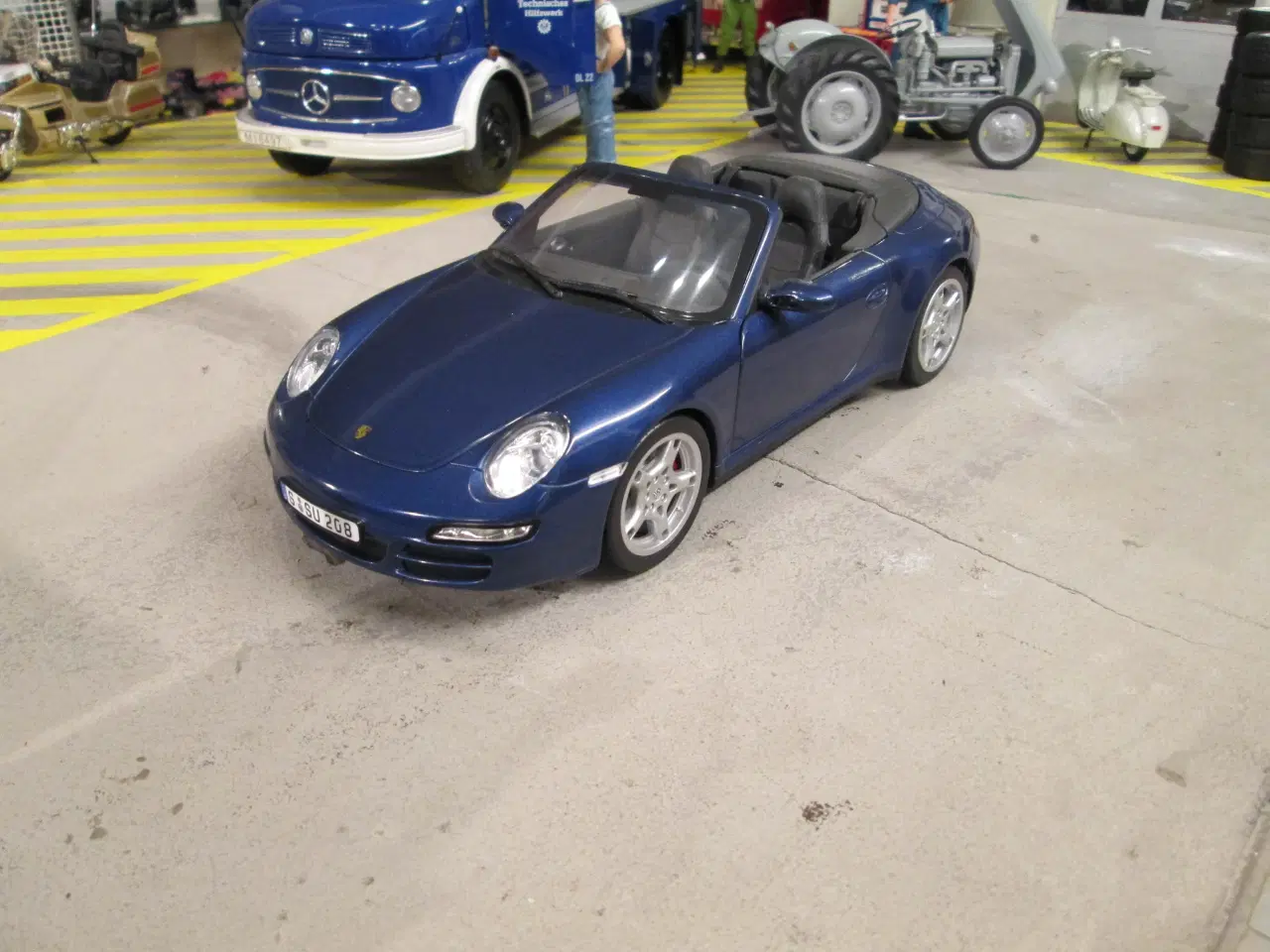 Billede 1 - Porsche 911 Carrera 4S   Norev  1:18