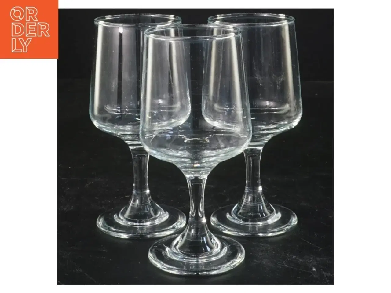 Billede 1 - Sæt af tre vinglas (str. 13 cm x 5,5 ø cm)