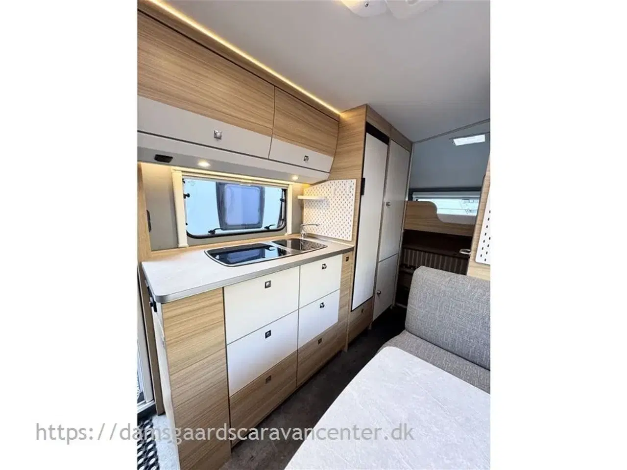 Billede 9 - 2022 - Dethleffs Camper 500 QSK D-Line Dobbeltseng-Køjer-Gulvtemp.-Mover-Telt