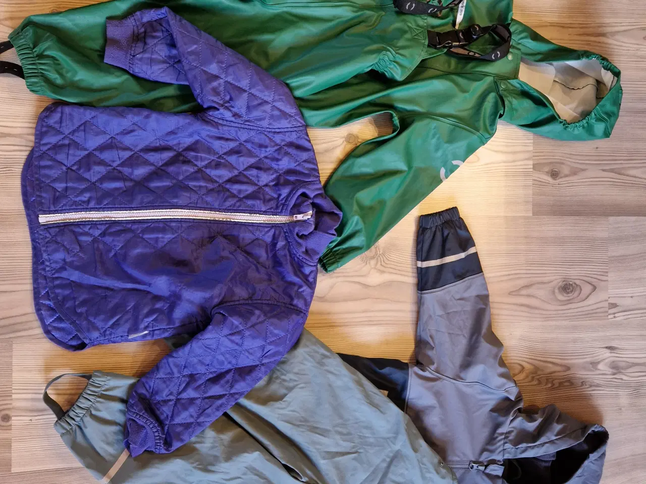 Billede 1 - Regntøj og termojakke str 98-104 dreng