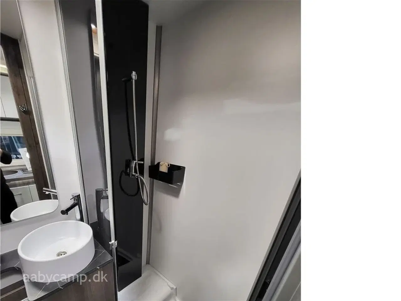 Billede 19 - 2025 - Benimar Tessoro 444   Rummelig top udstyret Camper