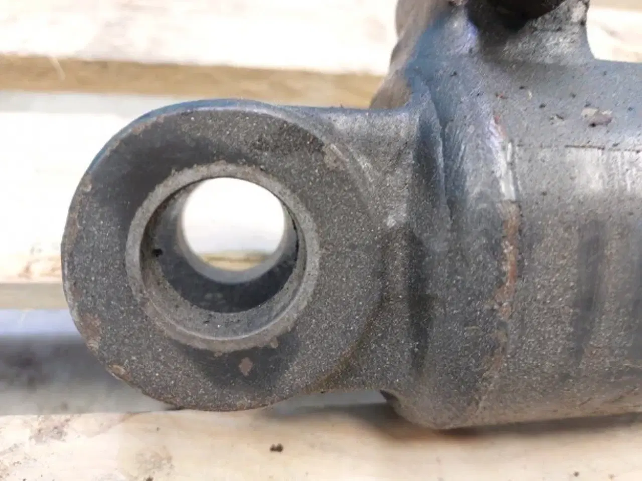 Billede 3 - Valmet 705 Løftecylinder L.  30210000
