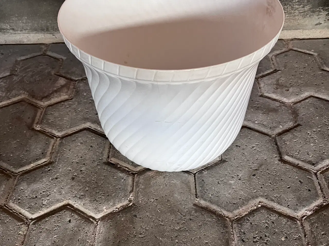 Billede 1 - Plast krukke + Ler krukke 