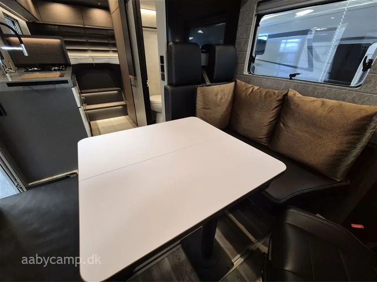 Billede 12 - 2025 - Niesmann+Bischoff Arto 78   solceller. 3x150 Ah lithium batterier. 3000w inverter. Elektrisk markise. Udv. gas/vand. Helårsdæk. 2x TV. Duo control. luft undervogn. Hydrauliske støtteben.