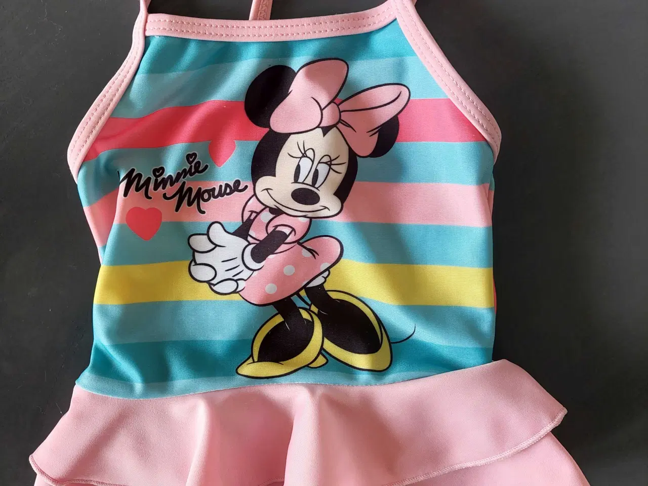 Billede 1 - Sød Minnie Mouse Badedragt med Skørt