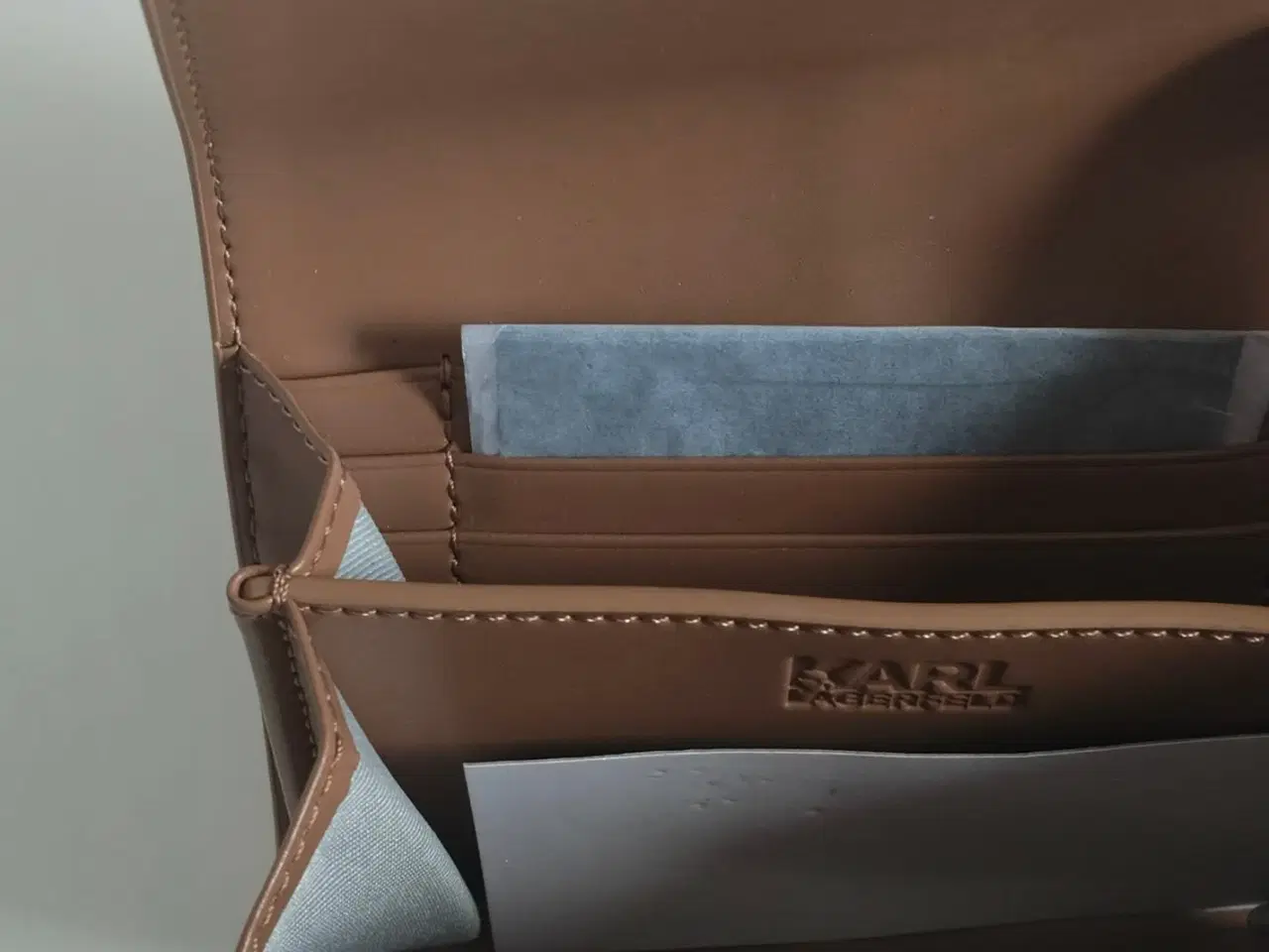 Billede 4 - KARL LAGERFELD TEGNEBOG I TERRA BRUN NY/UBRUGT