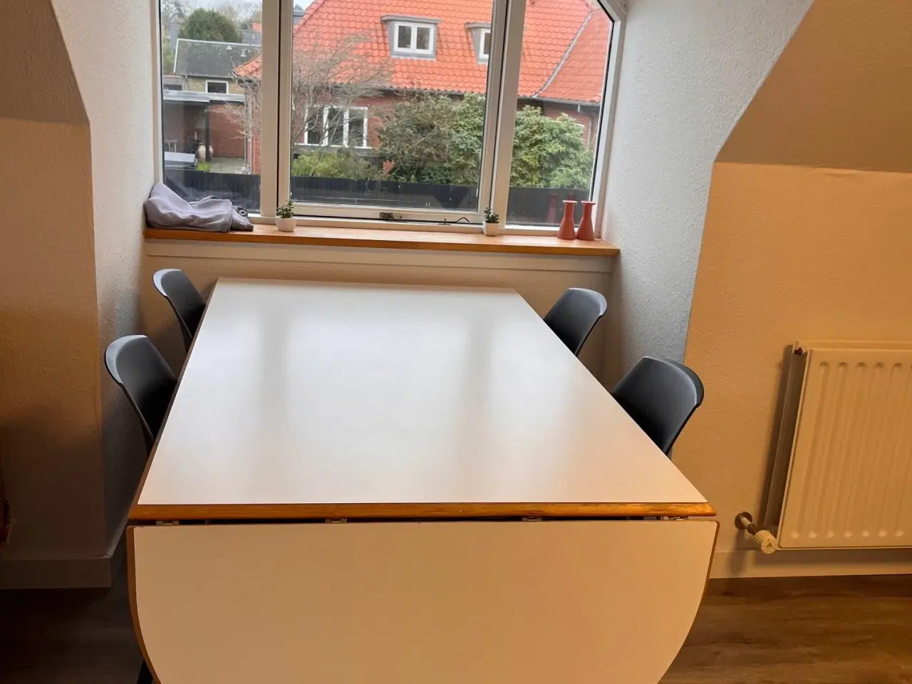 Billede 3 - Spisebord med 6 stole 