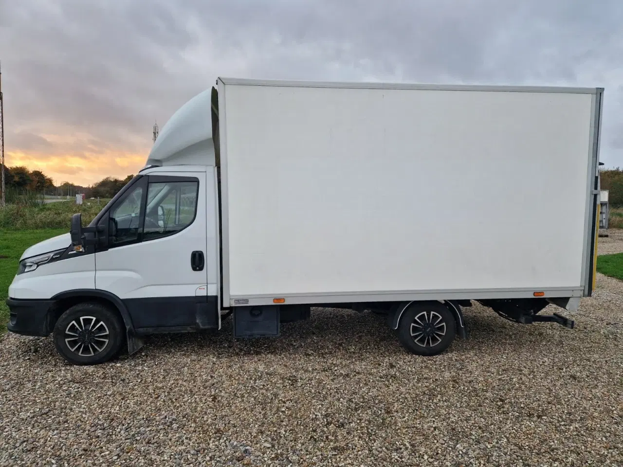 Billede 2 - Iveco Daily 2,3 35S16 Alukasse m/lift AG8