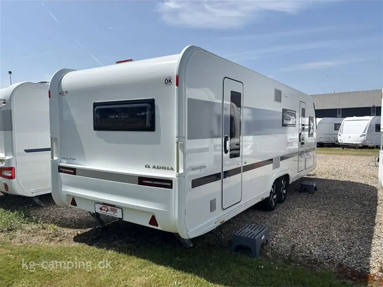 Billede 2 - 2023 - Adria Adora 673 PK Twin   GIV DINE TEENAGERE DERES EGET VÆRELSE I CAMPINGVOGNEN