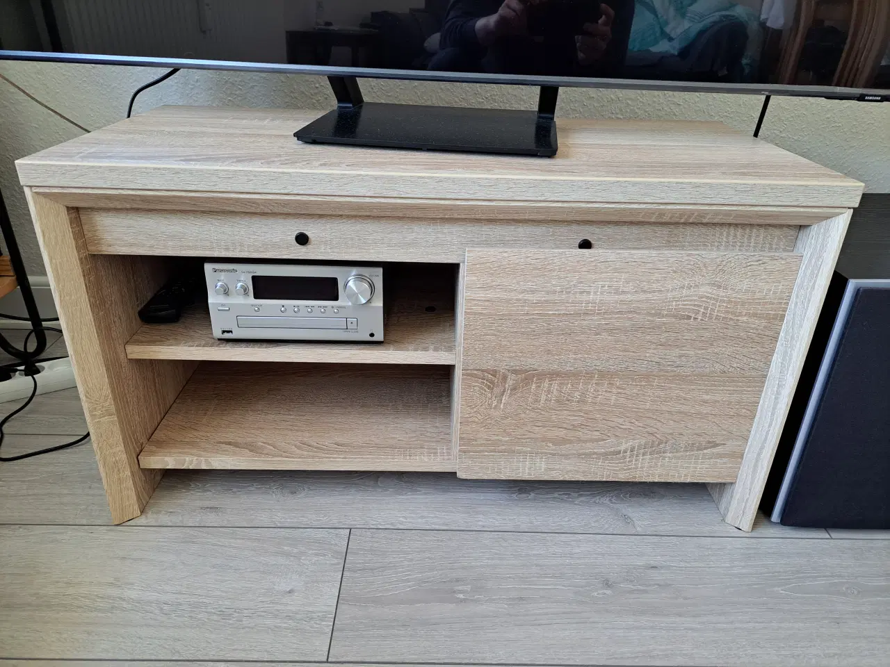 Billede 1 - Jysk Haslund 1 låge tv bord sælges