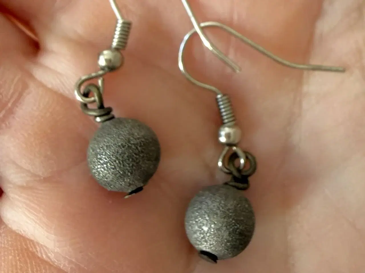 Billede 1 - Øreringe med oxyderede perler