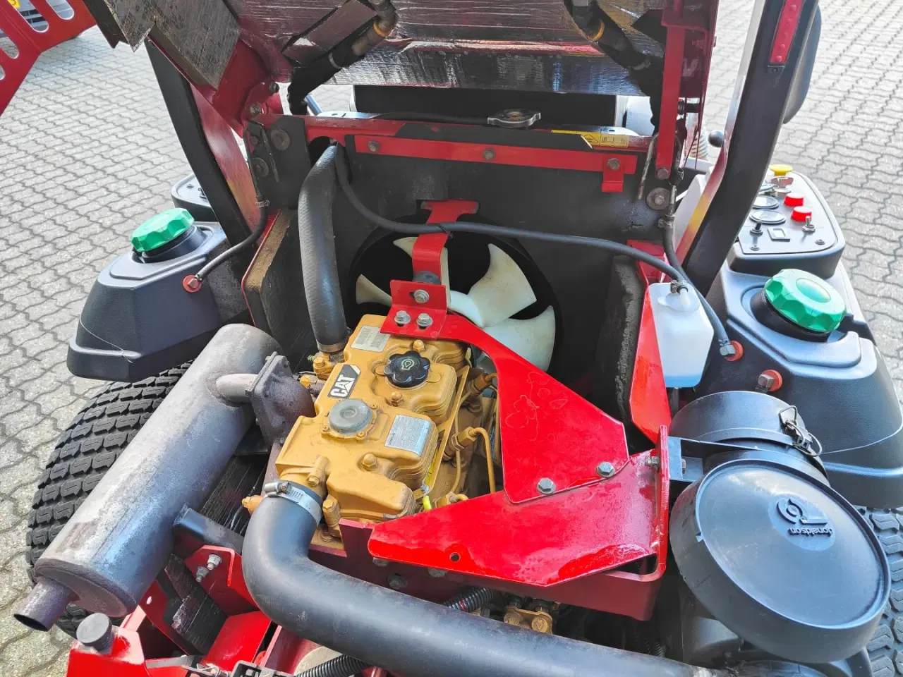 Billede 4 - Ferris ZT5100IS-72" plæneklipper – 33HK diesel