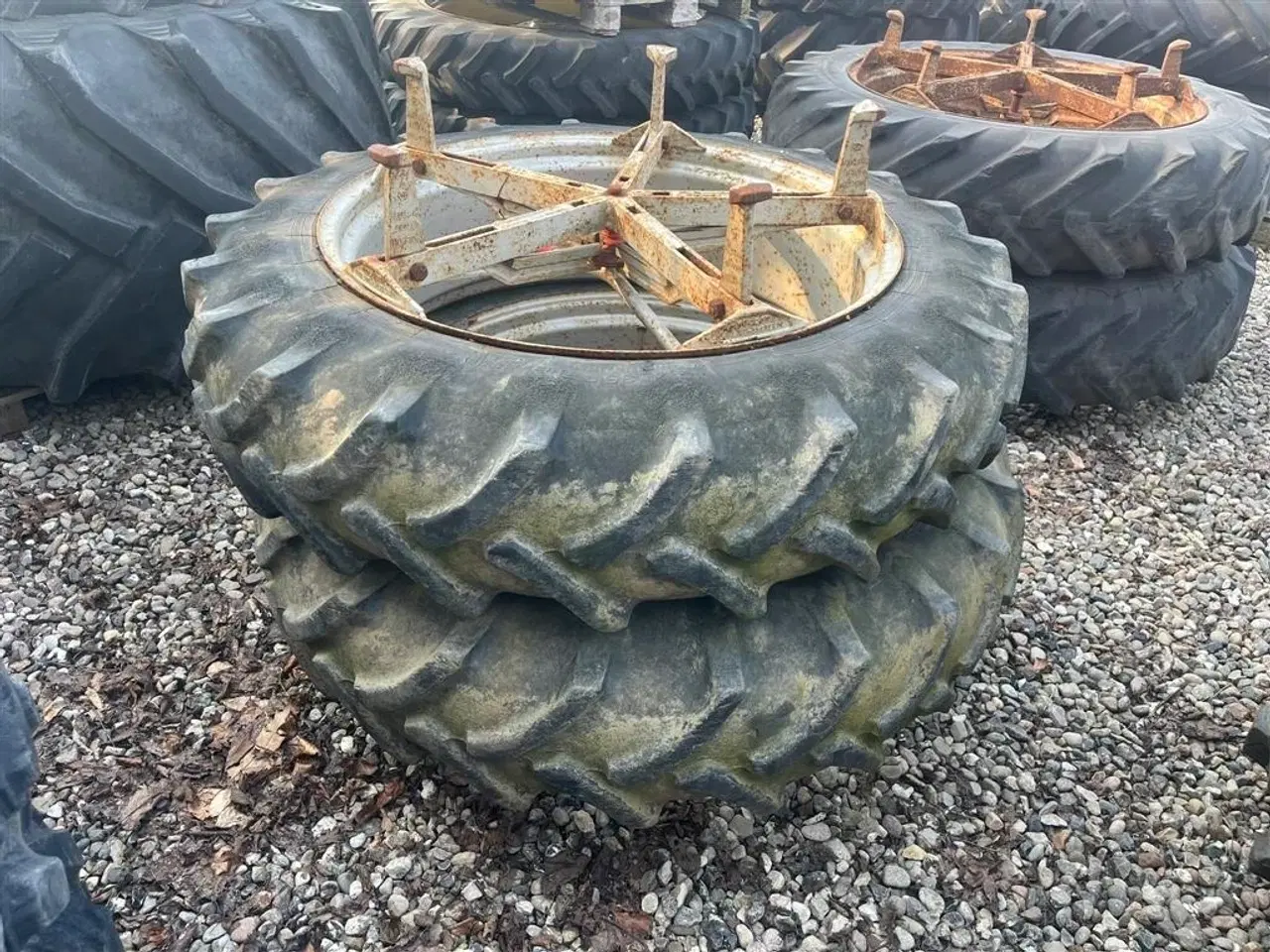 Billede 1 - Pirelli 12,4R36 Molcon 5 arme bred