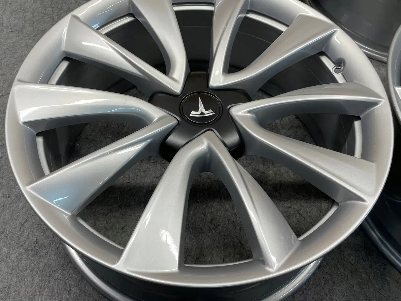 Billede 4 - ALUFÆLGE TESLA MODEL 3 PERFORMANCE 20"