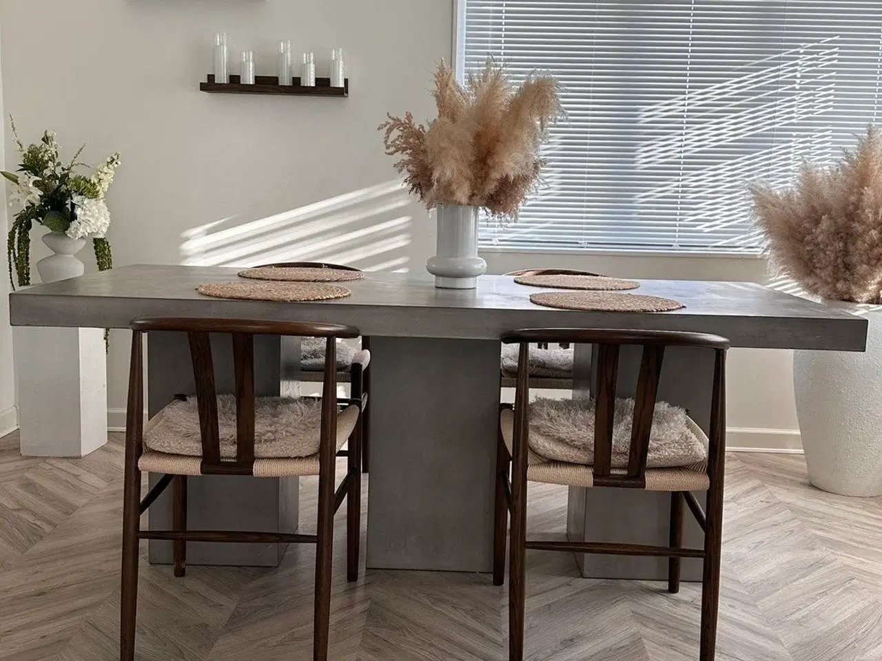 Billede 1 - Beton spise bord 