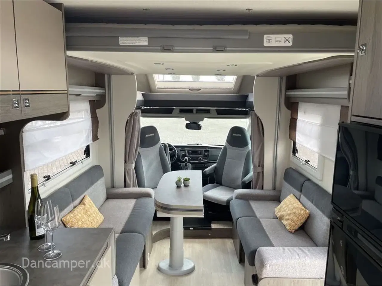 Billede 12 - 2020 - Chausson Titanium 640   Kommissionsbil. Lounge siddegruppe , Dobbeltseng, Populær model , 170Hk, 6-trins automatgear, solcelle, inverter 1500W