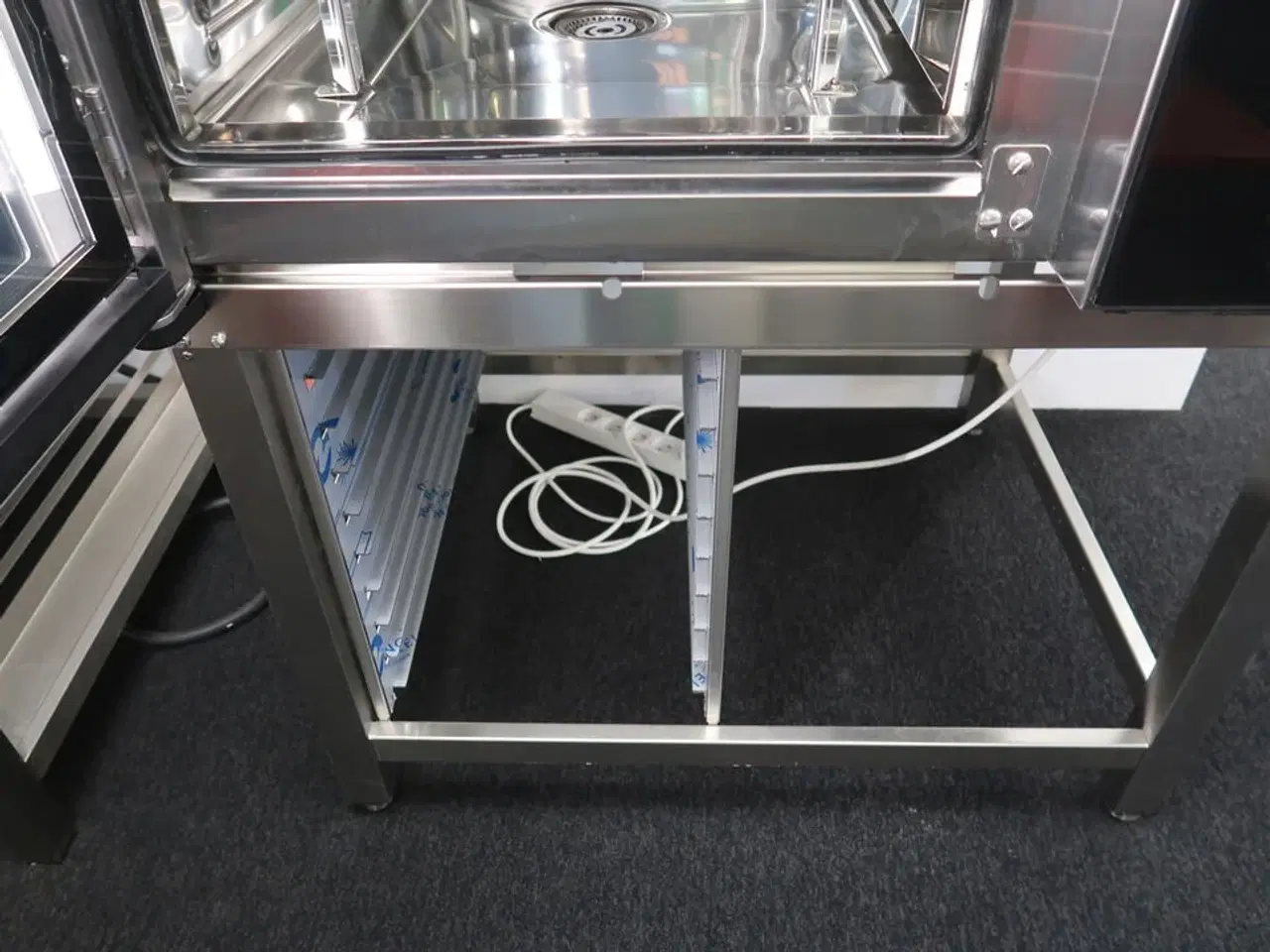 Billede 4 - Combiovn Invoq Hybrid 6-1/1 GN Hounö med understel (Udstillingsmodel)