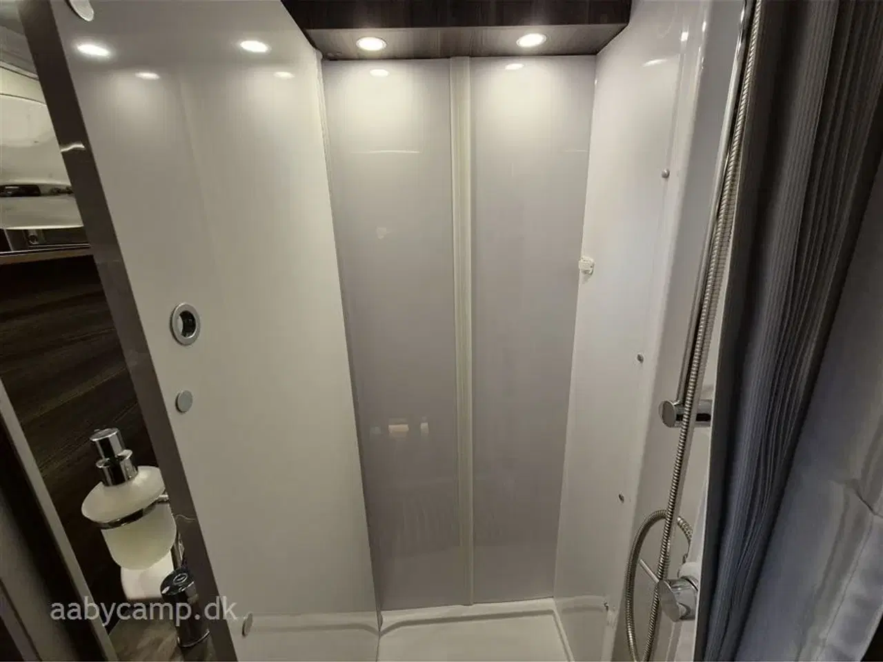Billede 16 - 2022 - Laika Ecovip 3019 Automatgear. Solceller. 200Ah lithium batteri. 2000W inverter. A/C. udvendigt gas og bruseudtag. Markise. Plisse i front og side ruder. Anntex topmadras undervognsbehandlet. kan vejes op til 3650 Kg.
