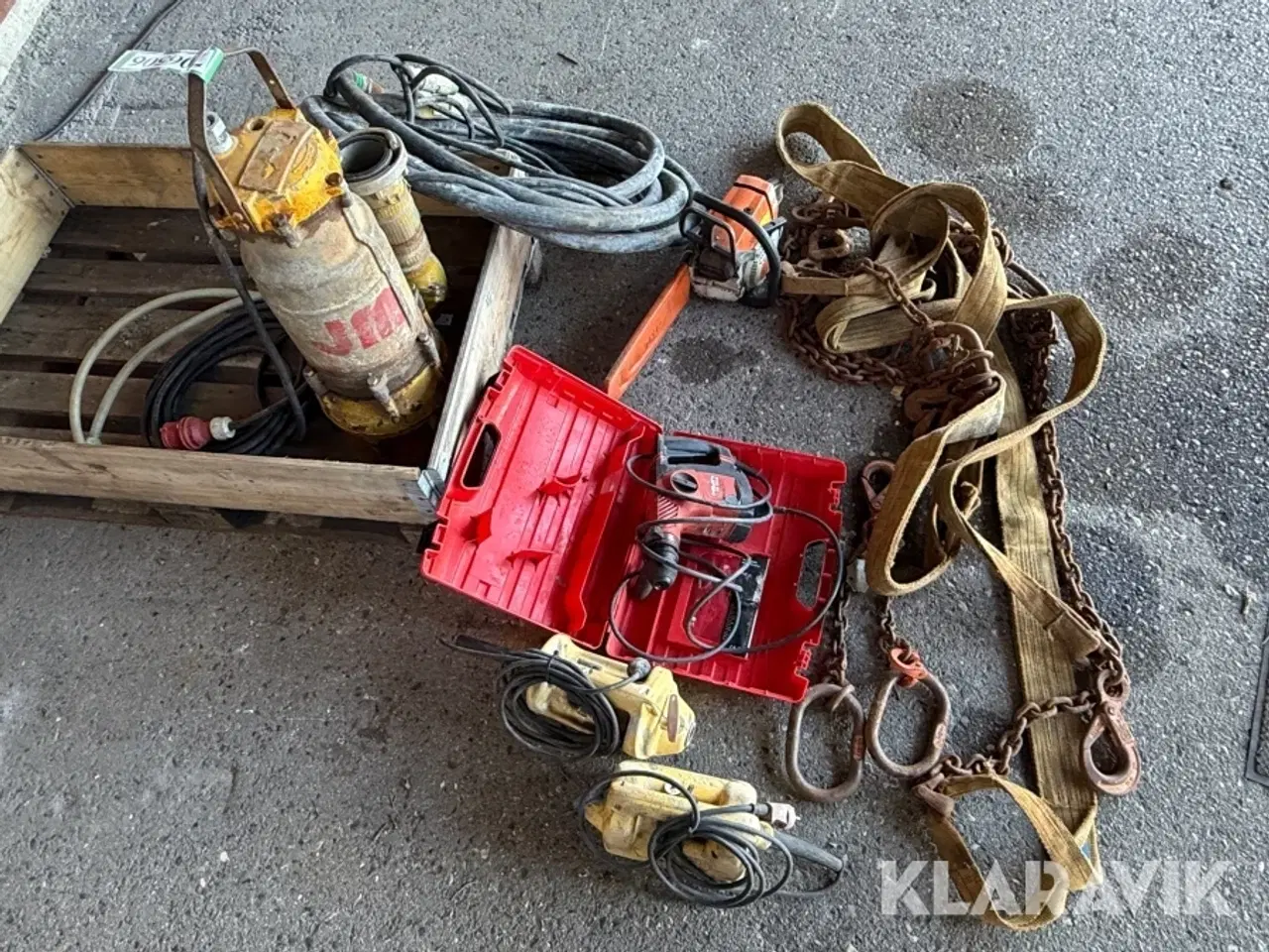 Billede 1 - Lot - borehammer, slampumpe, kædesav, stavvibratorer og kædeslæng - 1 palle